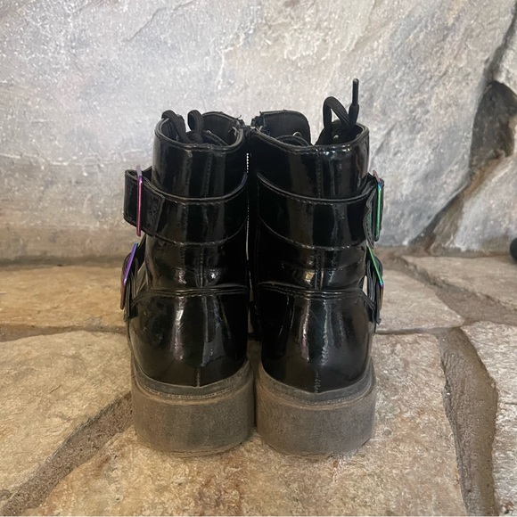 Girls Sz 3 Lug Sole Chinky Black Boots - Picture 3 of 6